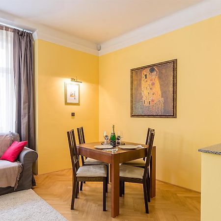 In Heart Of Prague - 2Br 2Ba Elegant Downtown Apt 외부 사진