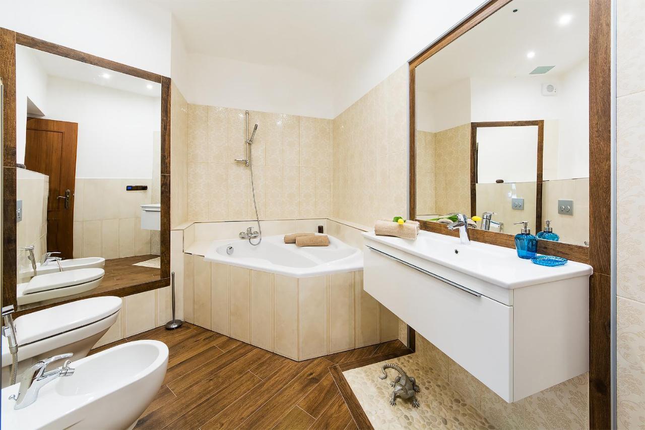 In Heart Of Prague - 2Br 2Ba Elegant Downtown Apt 외부 사진